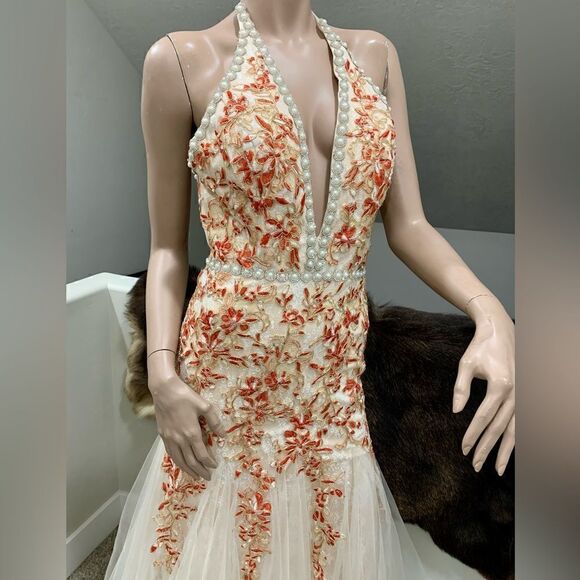 New Gorgeous Embroidered Floral Lace Beaded  Fishtail Halter Gown - Picture 6 of 16